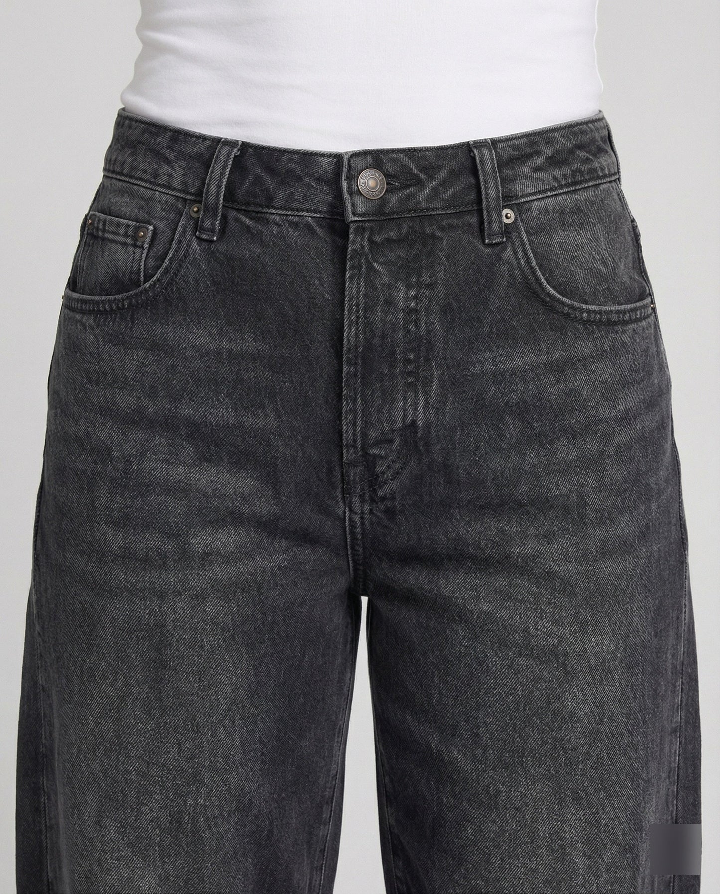 Women's barrel jeans - close-up detail