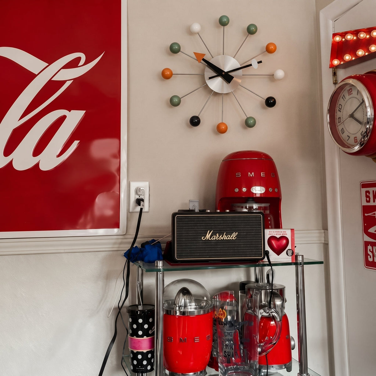 Retro mid-century ball marker wall clock