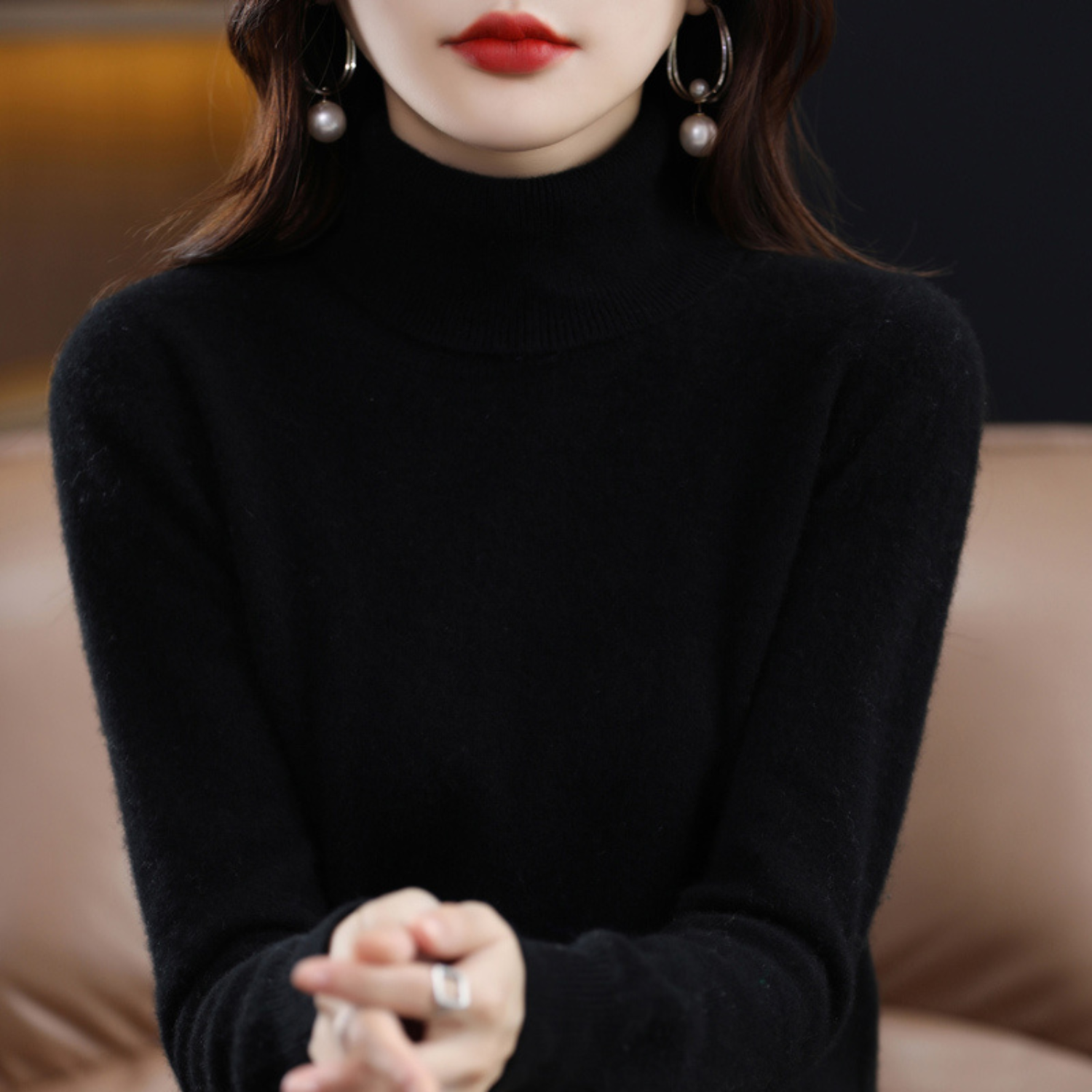 Women's cashmere roll-neck jumper - front