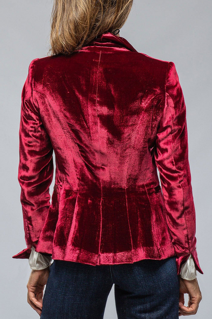 Women's slim-fit single-button tailored blazer
