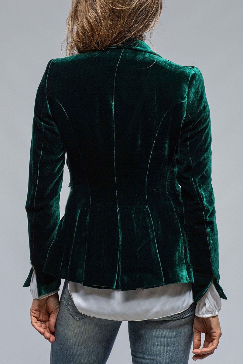 Women's slim-fit single-button tailored blazer