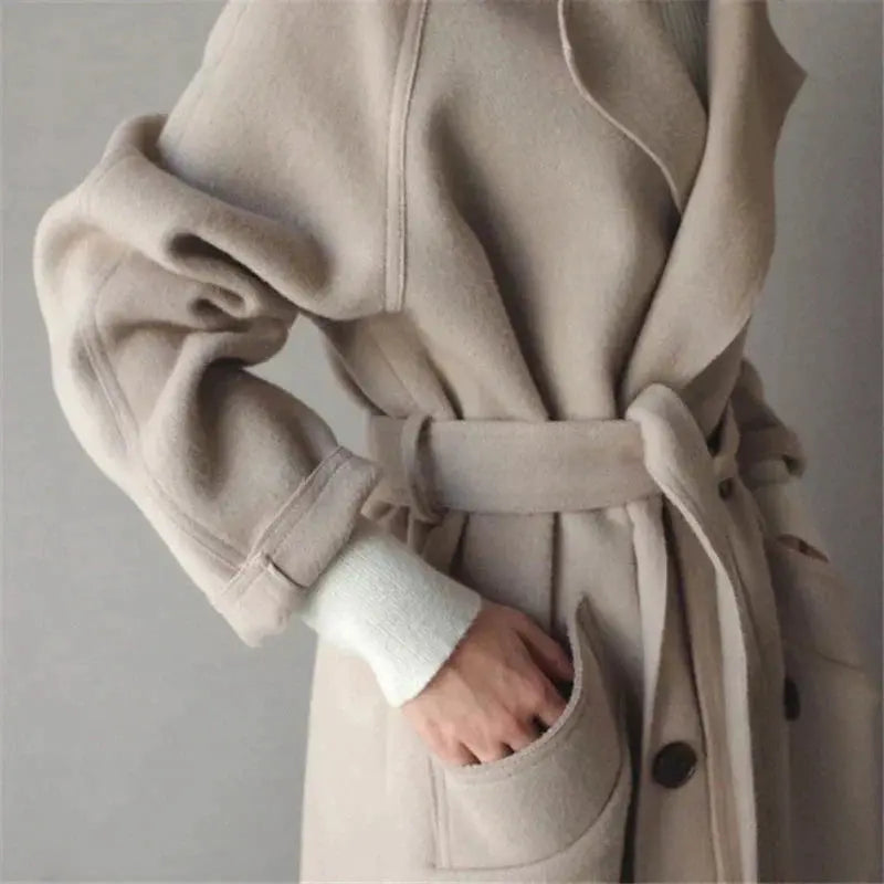 Women's elegant wool coat - back