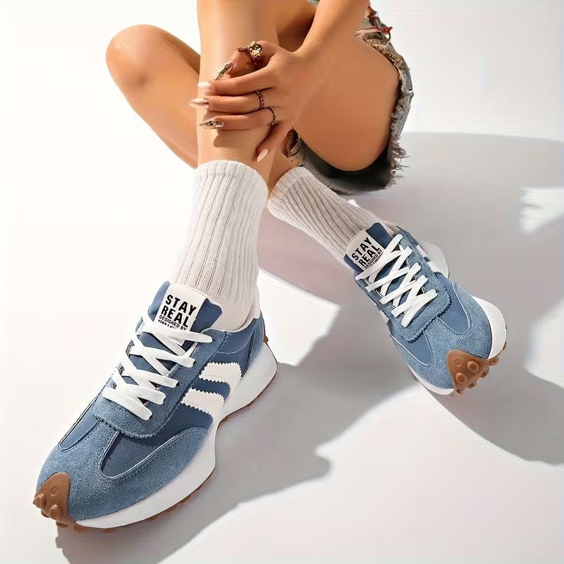 Women's retro trainers with gum sole