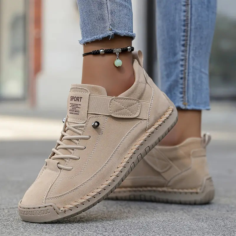 Women's contrast-stitch trainers - detail