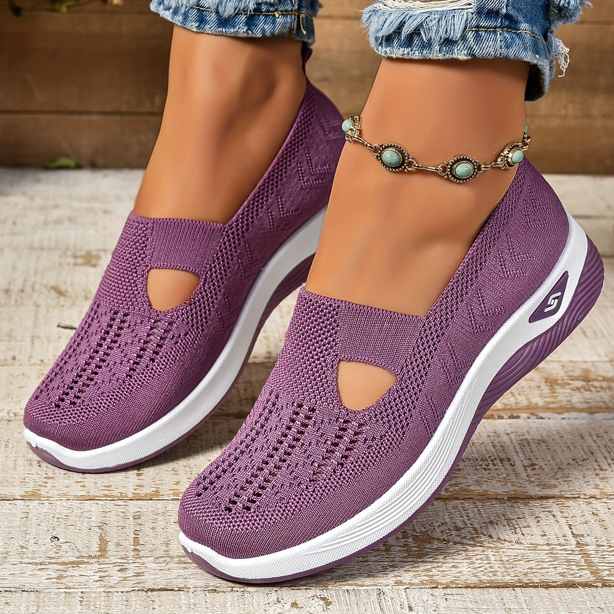 Women's lightweight slip-on shoes