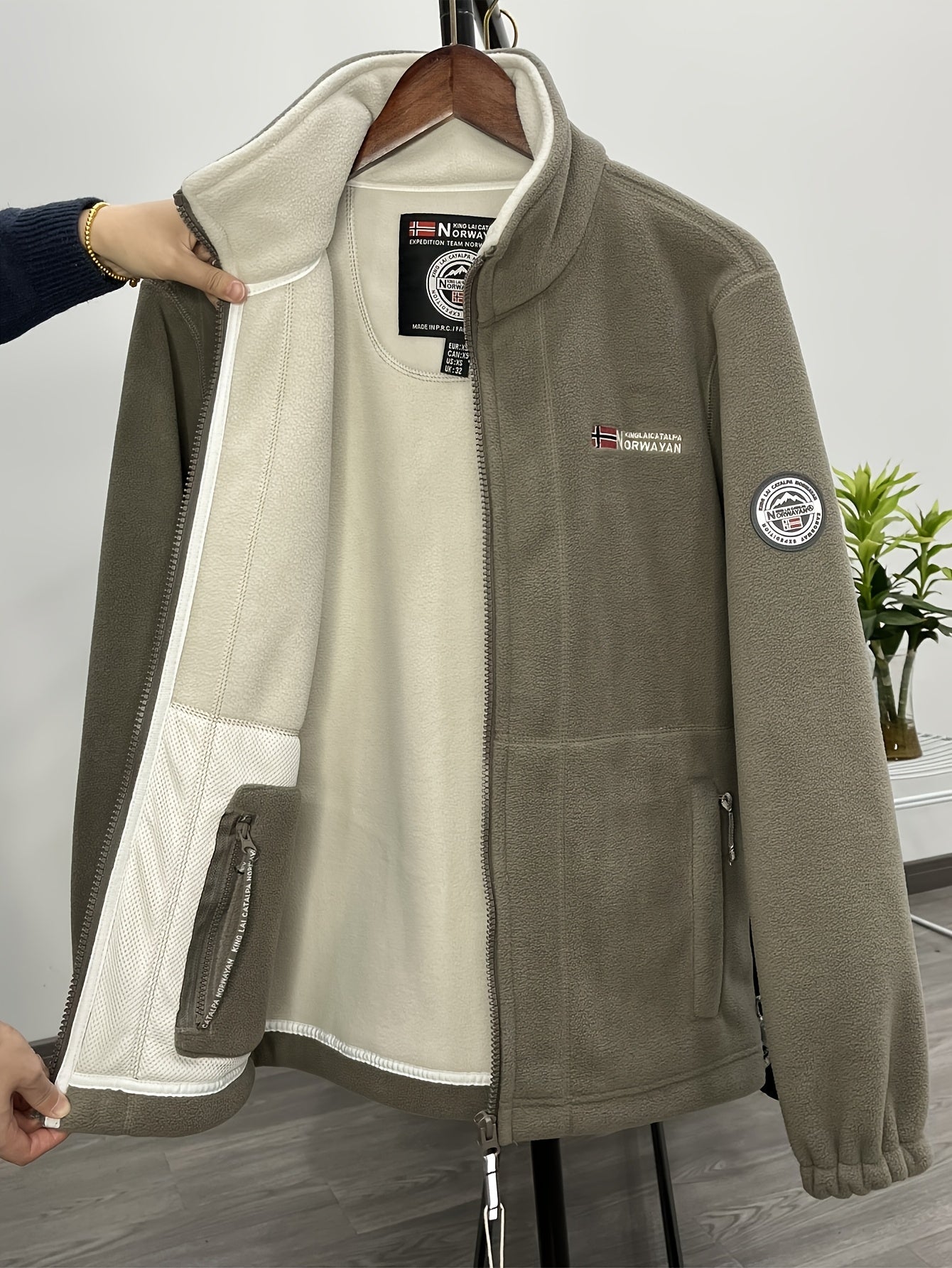 Fleece Jacket – Soft Warm Outdoor Jacket with High Collar