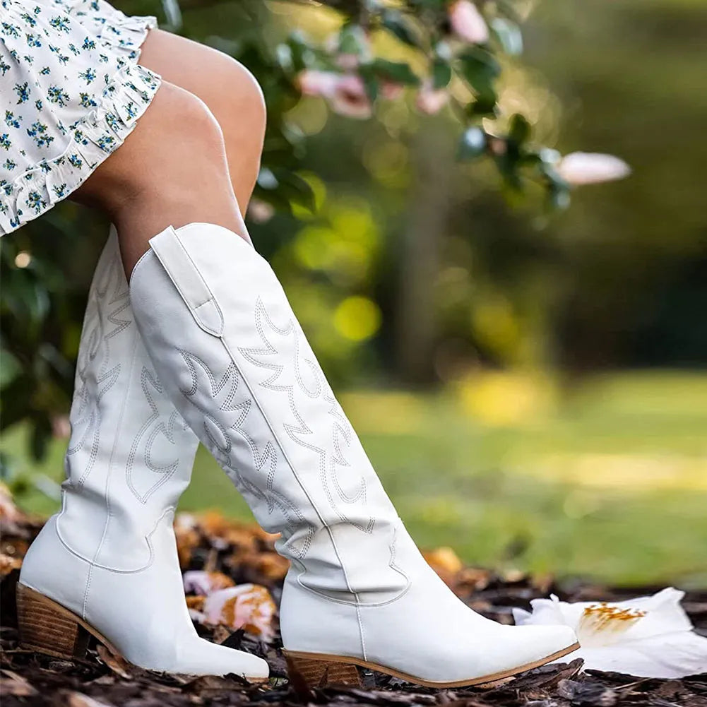 Women's pointed-toe cowboy boots