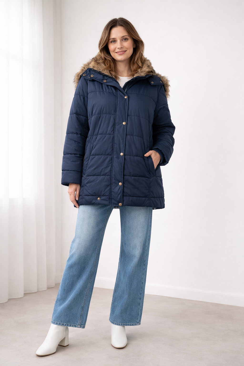 Women's hooded puffer jacket