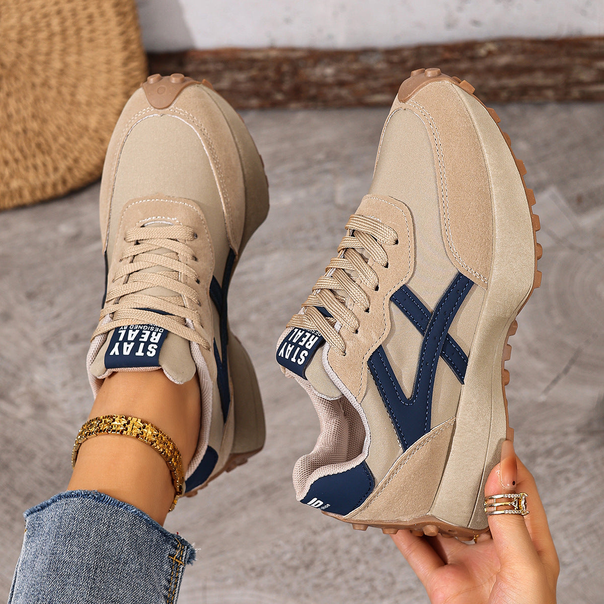 Women's lightweight cushioned comfort trainers