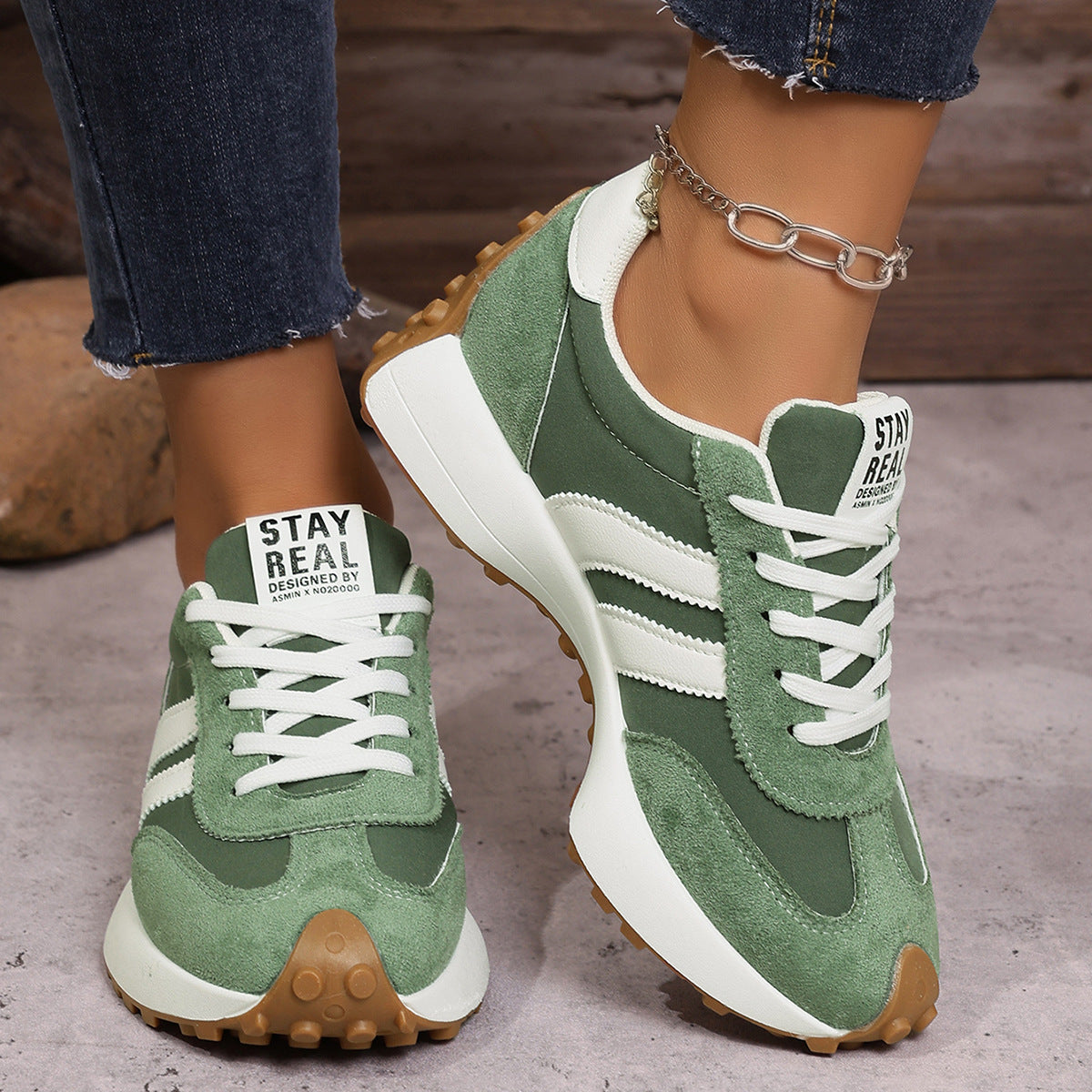 Women's lightweight cushioned comfort trainers