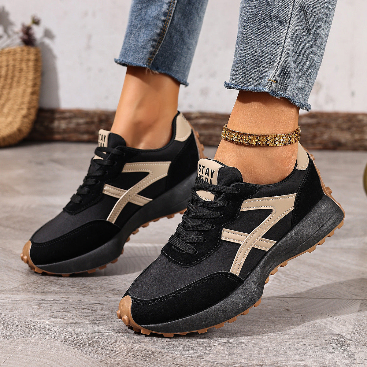 Women's lightweight cushioned comfort trainers