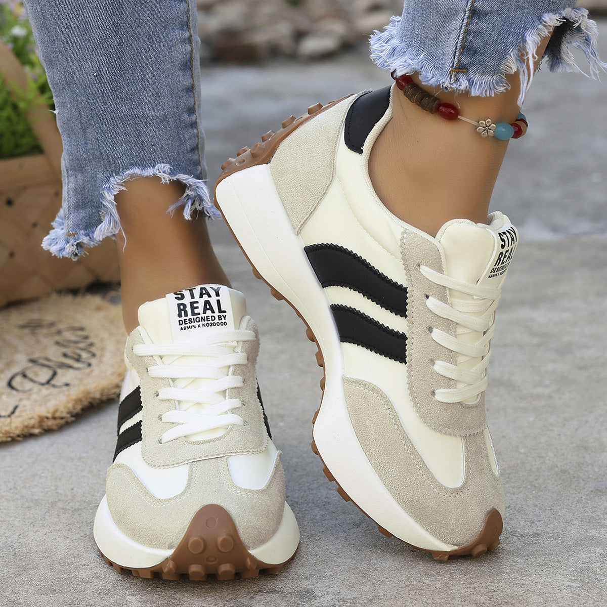 Women's lightweight cushioned comfort trainers