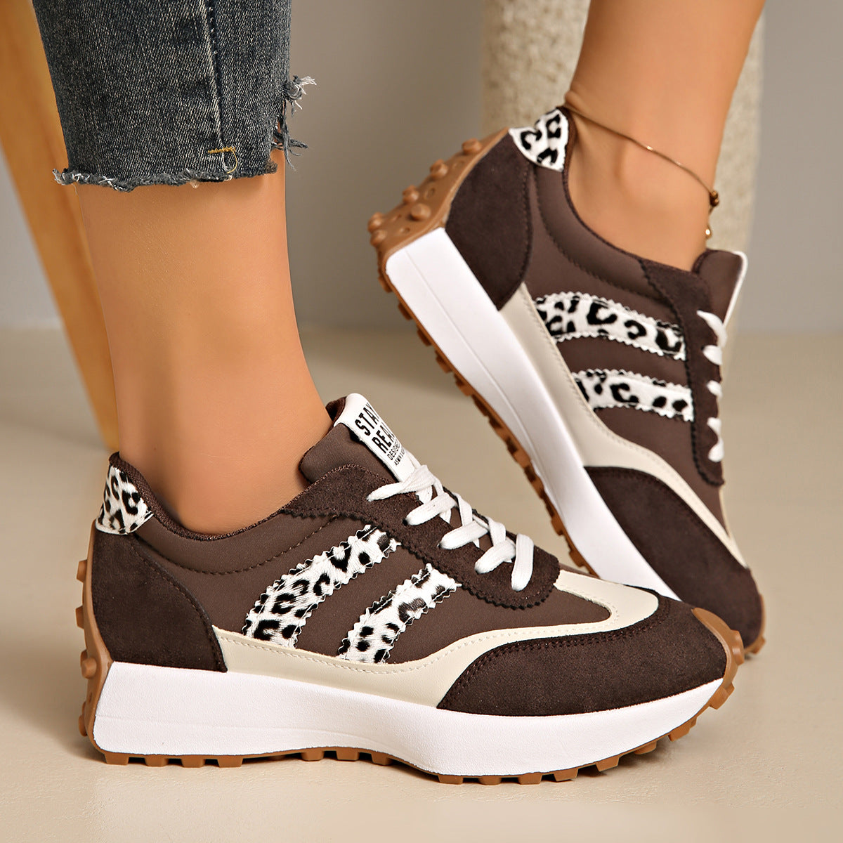 Women's lightweight cushioned comfort trainers