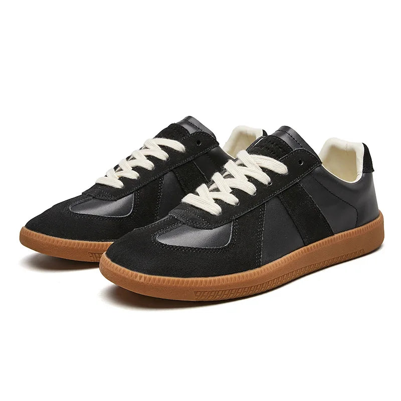 Men's low-top trainers colour option