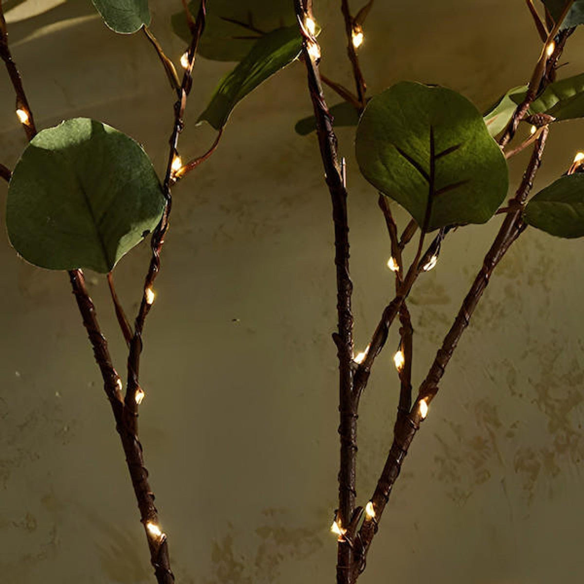 LED Flower Garland – Battery Fairy Lights with Lifelike Blooms