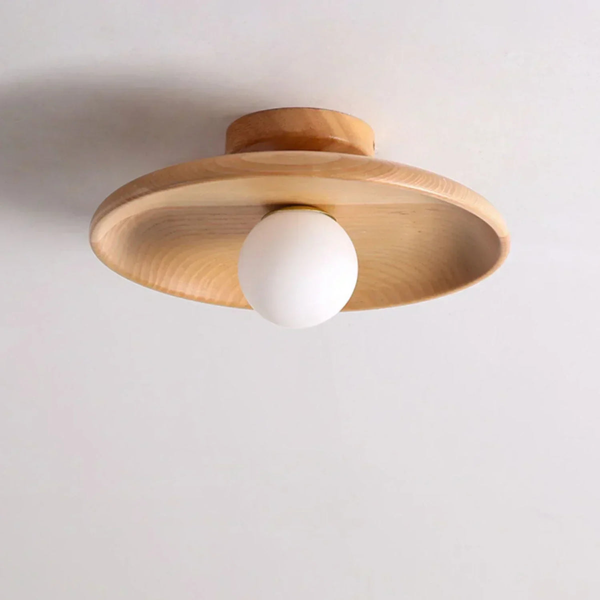 Saucer Ceiling Lamp – Low-Profile Flush Mount with Soft Even Light
