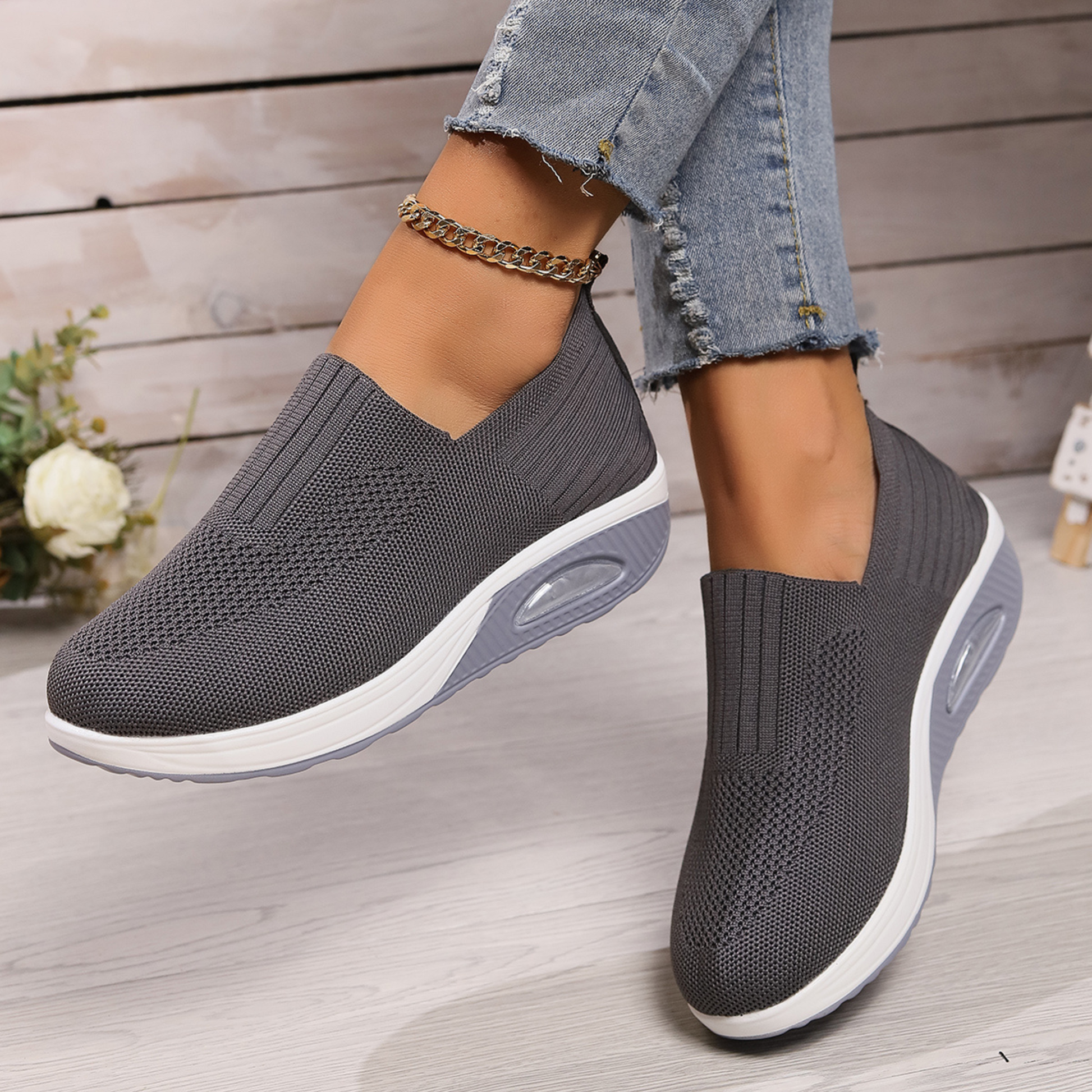 Women's arch-support comfort shoes