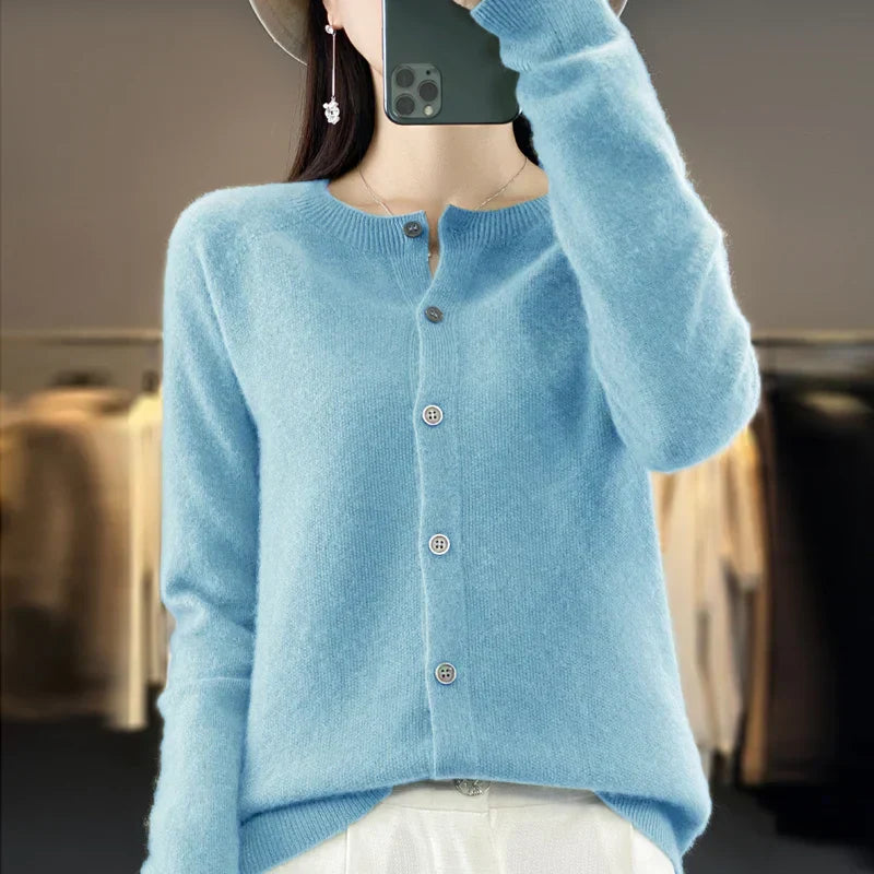 Women's fine knit cardigan - detail