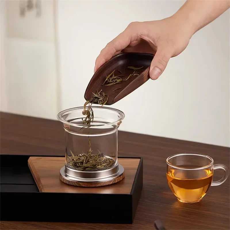 Borosilicate glass teapot with infuser and wooden handle