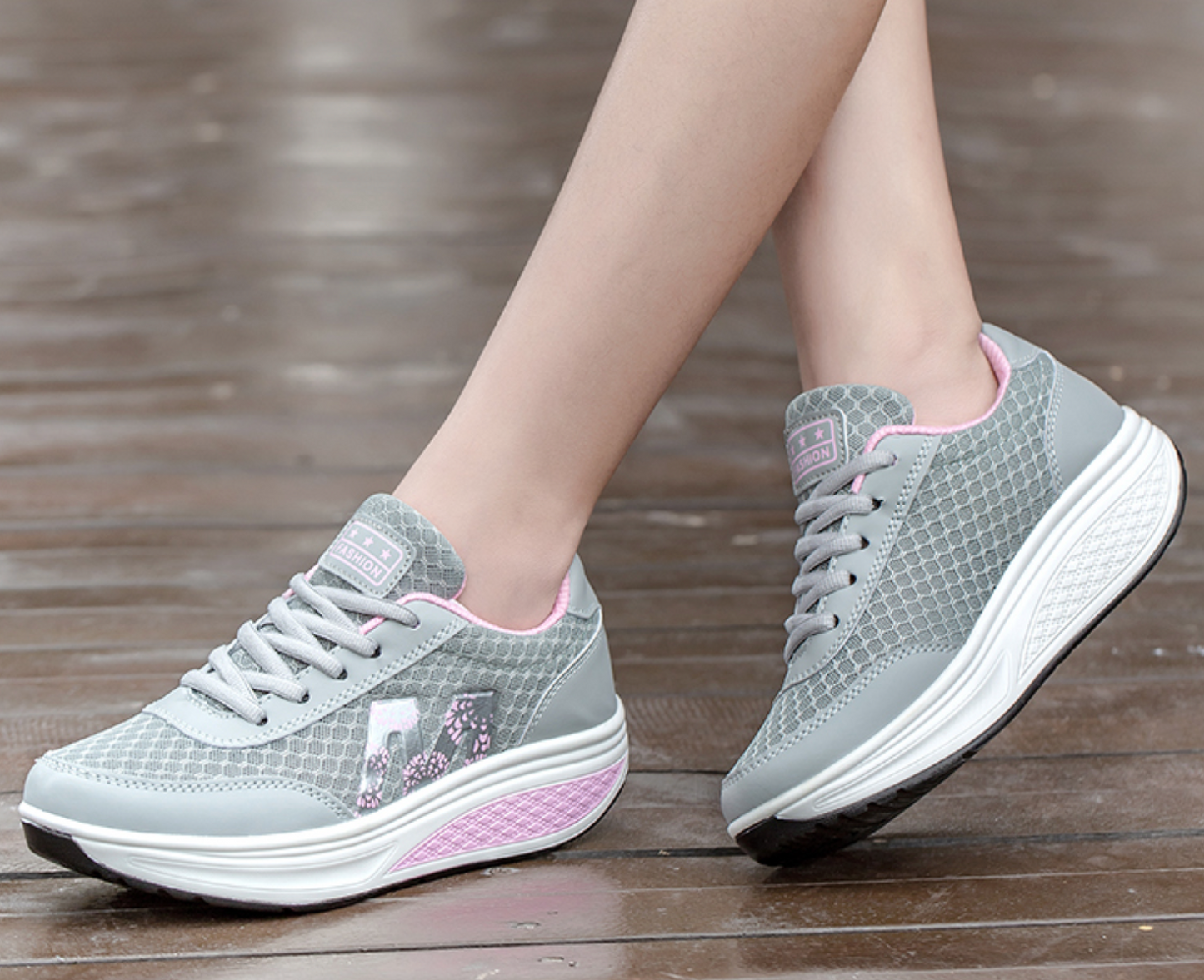 Women's walking sneakers colour option