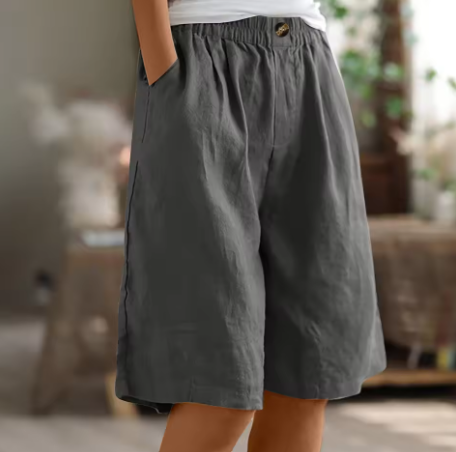 Women's casual shorts with pockets