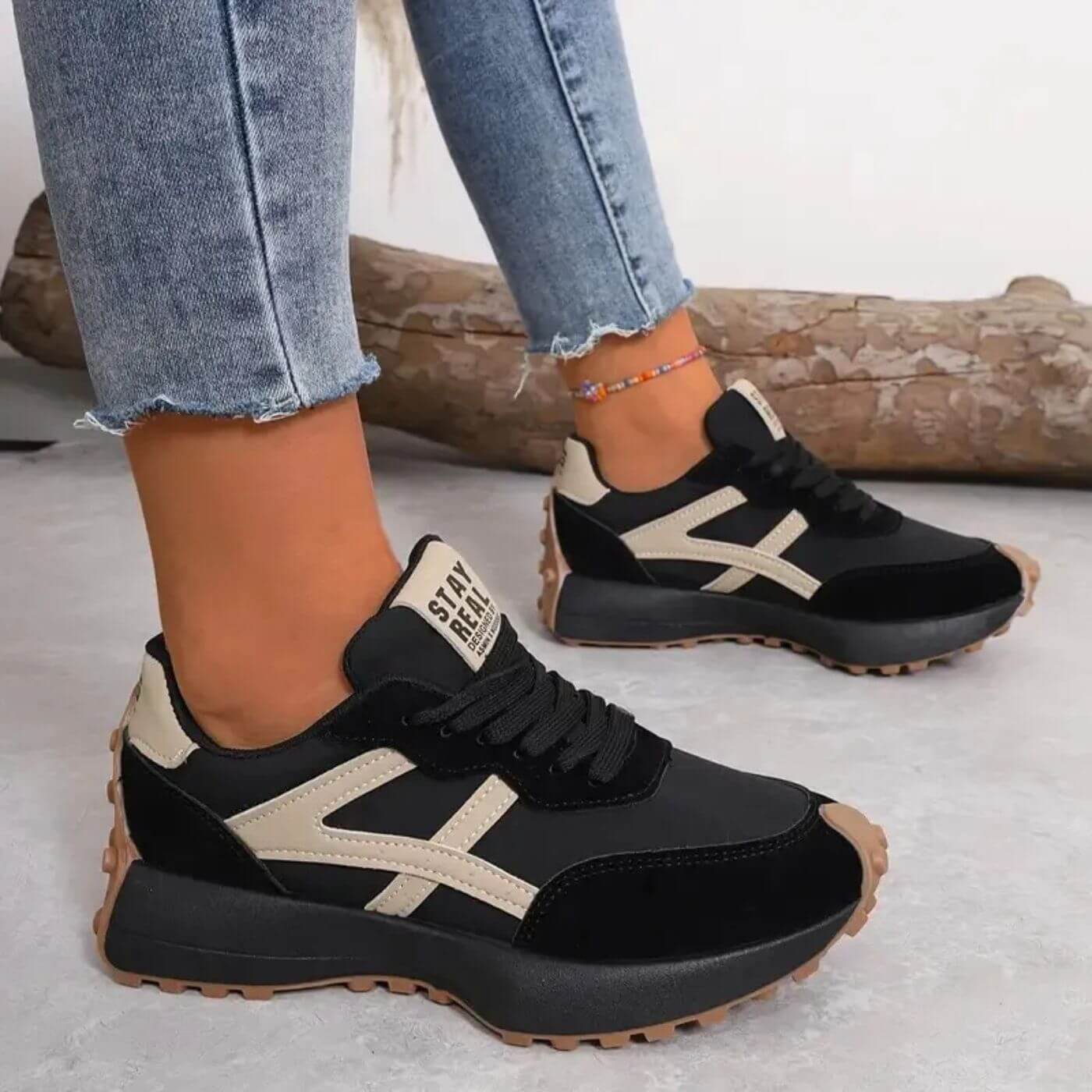Women's lace-up cushioned trainers - side
