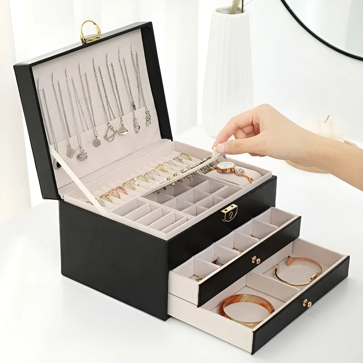 Multi-layer jewellery organiser