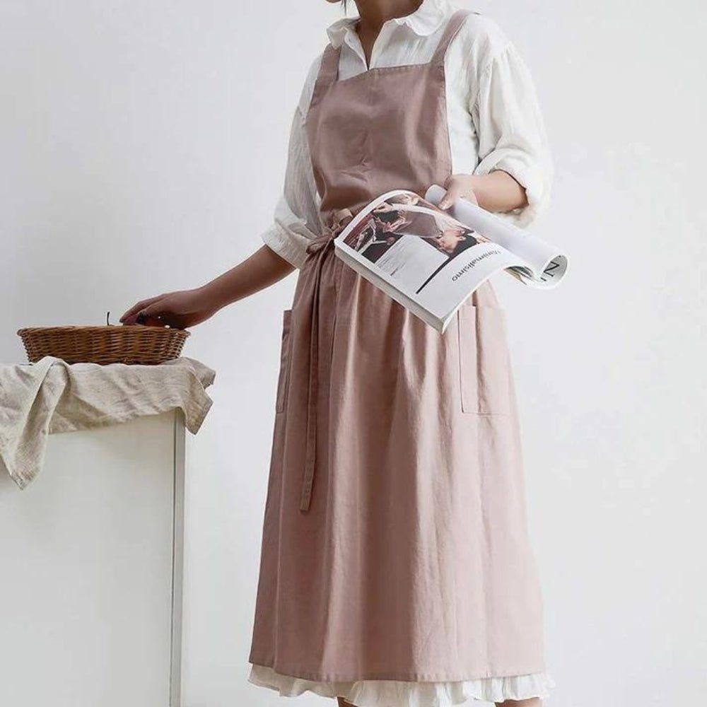 Cotton cross-back kitchen apron with pockets