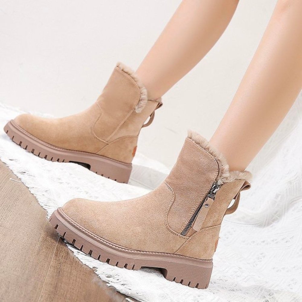 Women's black winter boots