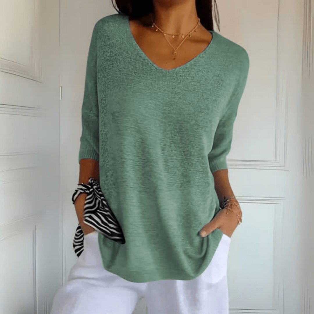 Women's loose V-neck jumper - detail