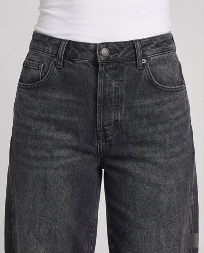 Women's barrel jeans - close-up detail