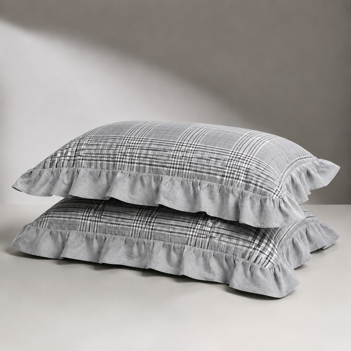 Checked washed cotton pillowcase with ruffle edge