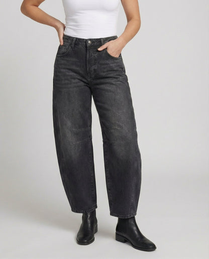 Women's barrel-leg jeans - lower body