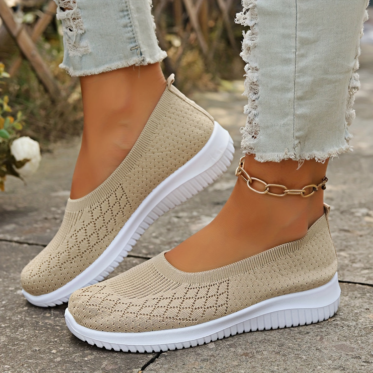 Women's closed-toe knit flats