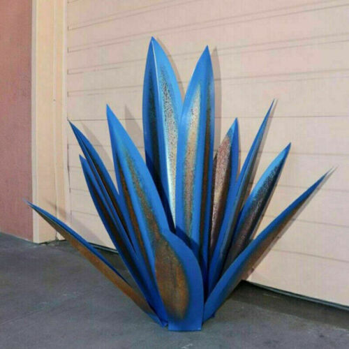 Decorative Metal Agave Sculpture – Rustic Garden Ornament