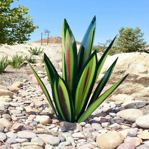 Decorative Metal Agave Sculpture – Rustic Garden Ornament